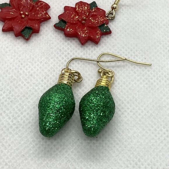 Vintage - Now Lot 5 Pairs Pierced Christmas Earrings Bell Tree Bow Bulb Flower - Picture 5 of 11